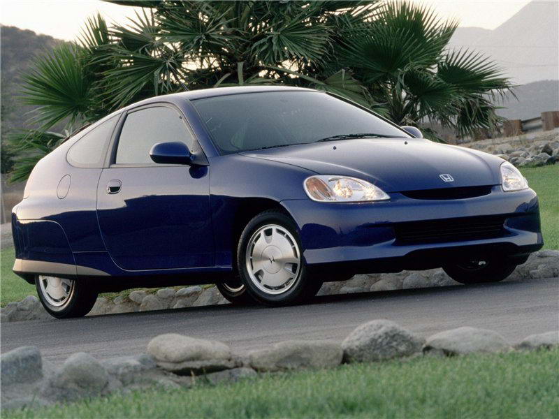 Honda Insight Модель первого серийного гибридного автомобиля в США 2000 года Honda Insight по экономичности выигрывет у любого автомобиля из нашего экологичного рейтинга.