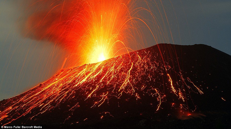 Новый вулкан на острове Раката, образовавшийся после извержения Кракатау в 1927 году, называют также Анак (Дитя) Кракатау.