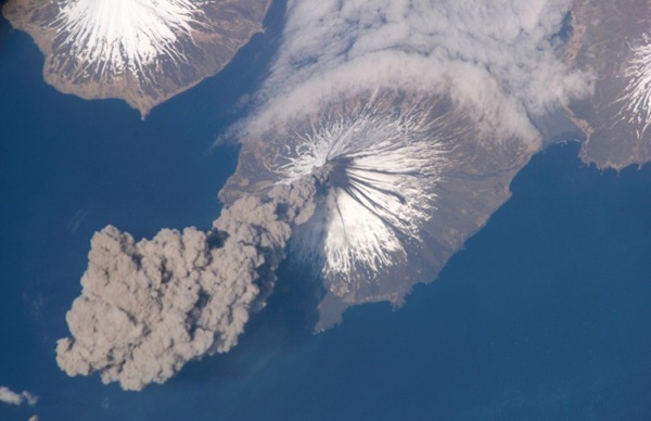Извержение вулкана Кливлэнд. Аляска,2006 год.