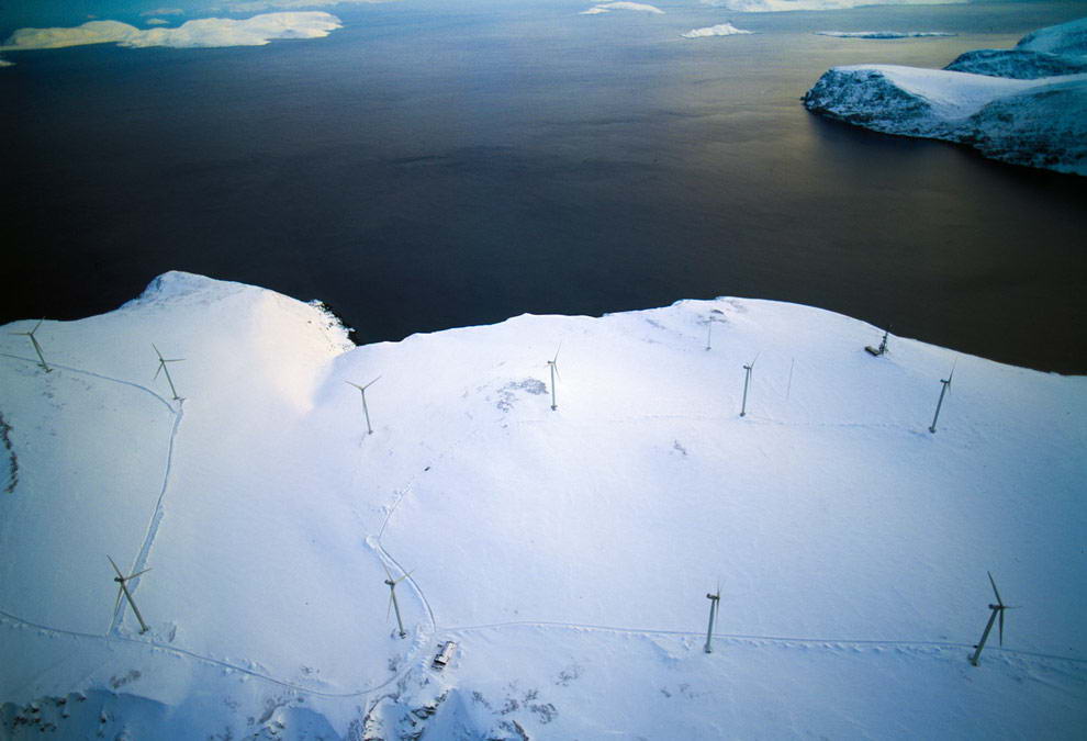 Покрытый снегом ветроэнергоцентр Havygavlen на севере Норвегии. 