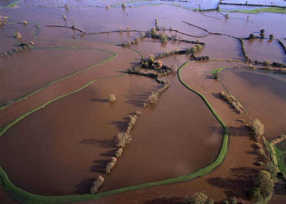 Затопленные поля в английском графстве Чешир, Великобритания. 