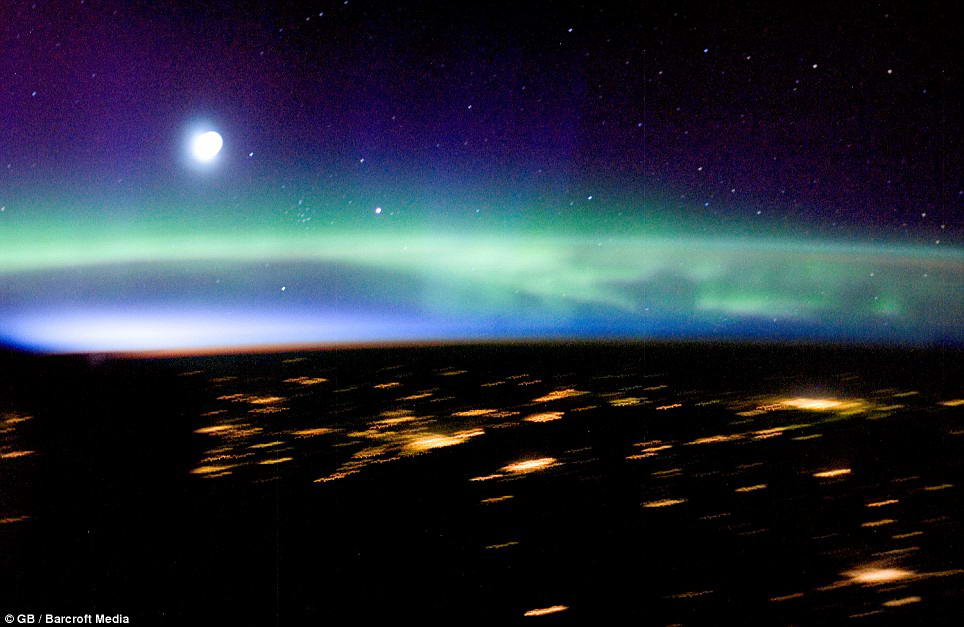 Космонавты на борту Международной космической станции засняли этот образ Авроры Бореалис (Северное сияние)
