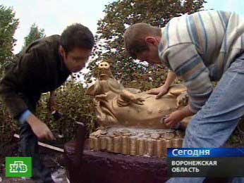 В Воронежской области открыли памятник королеве местного животноводства — свиноматке.
