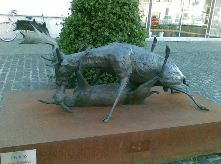 Памятник бельгийским лосям, занимающимся сексом