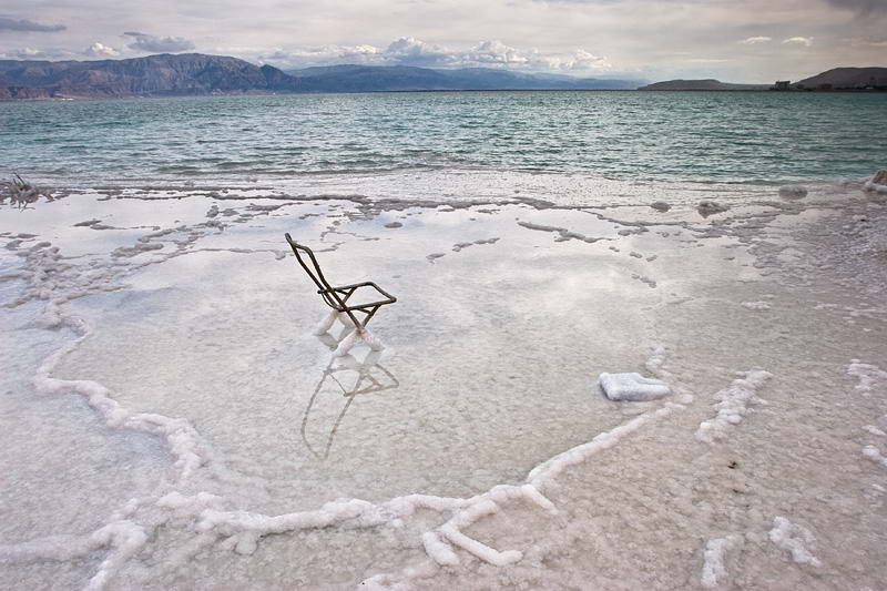 Мертвое море (Dead sea) называют еще и Соленым.