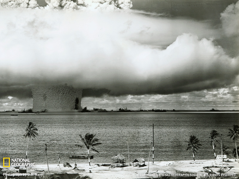 Испытания ядерной бомбы на атолле Бикини