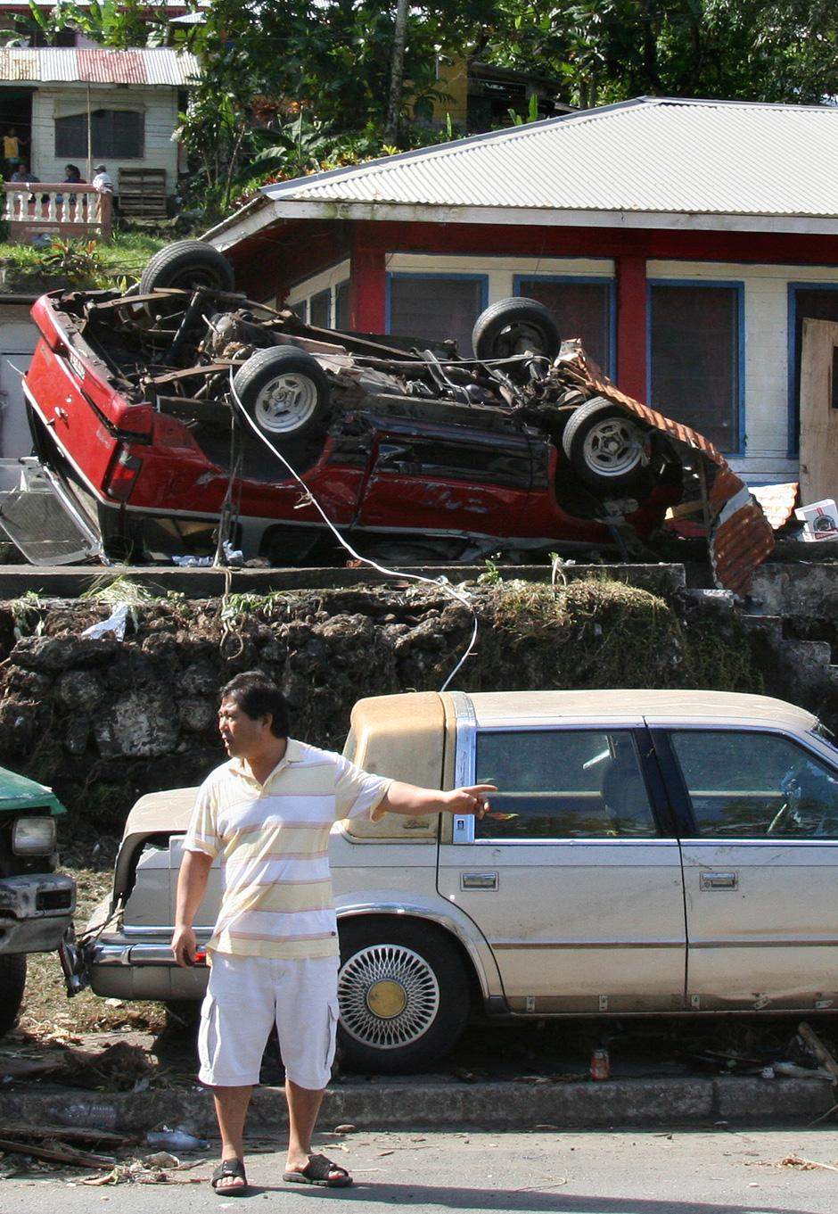 Поврежденные дома в Паго-Паго, на Американском Самоа. Архипелаг Самоа состоит из независимого государства Самоа, где проживают 219 тысяч человек, из которых 110 погибли в результате разгула стихии, и Американского Самоа с населением 65 тысяч человек, которое управляется Вашингтоном (31 погибший).