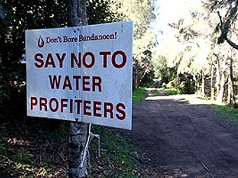 Жители небольшого австралийского городка Бунданун единогласно проголосовали за введение запрета на продажу бутилированной воды