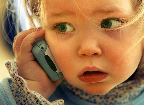 американские стандарты, используемые в производстве мобильных телефонов, не позволяют надеяться на безопасность их использования, особенно для детей