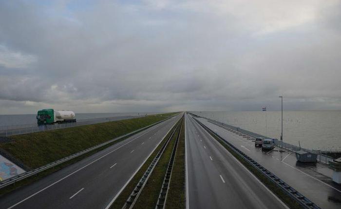 В Голландии представили проект пластиковых автодорог