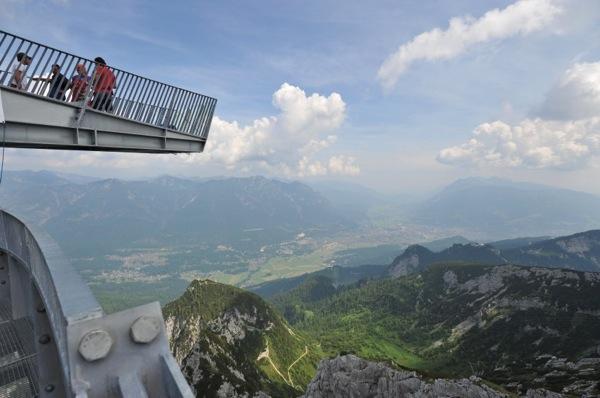 Смотровая площадка AlpspiX над
 «Адской долиной» в Баварии