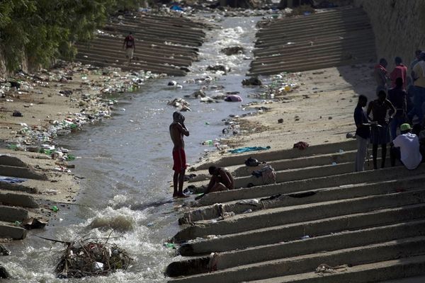 На Гаити продолжается вспышка холеры
