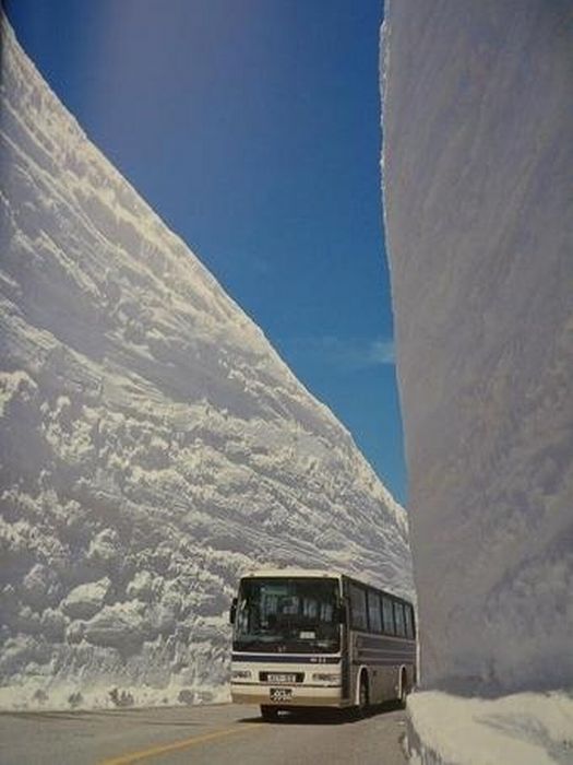 Снегопад в горах Японии