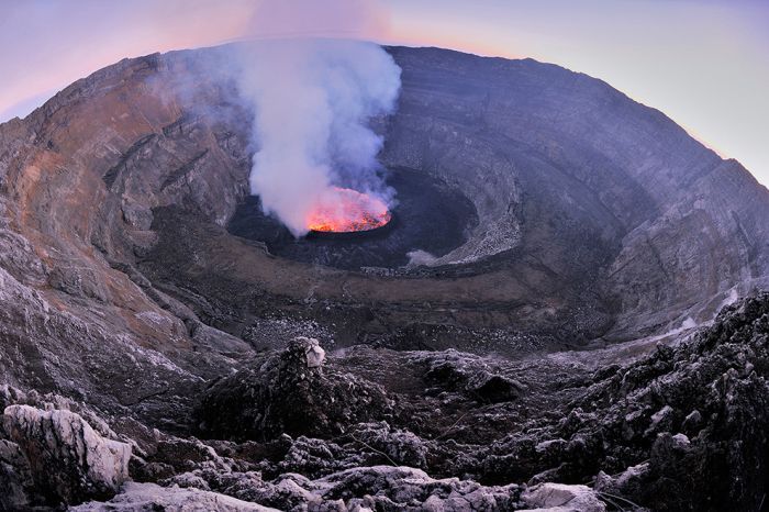 Вулкан Нийрагонго (Nyiragongo)