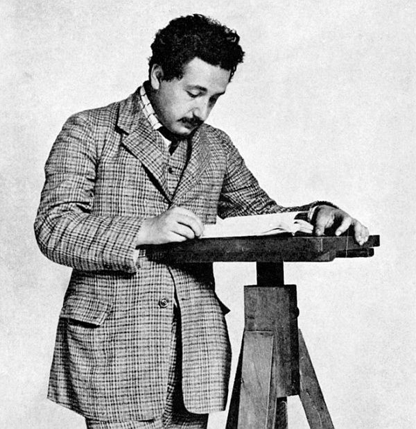 26-летний Альберт Эйнштейн в 1905 году (фото Universal History Archive / Getty Images).