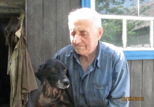 Днепропетровский пенсионер создал приют для собак