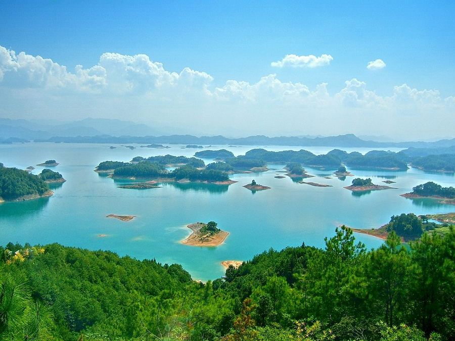 Озеро Цяньдаоху в китайской провинции Чжэцзян