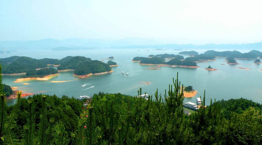 Озеро Цяньдаоху в китайской провинции Чжэцзян