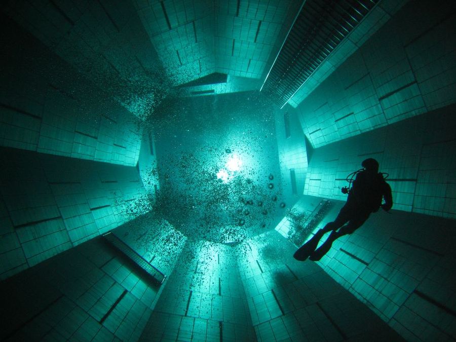 Немо 33 (Nemo 33) - самый глубокий в мире плавательный бассейн