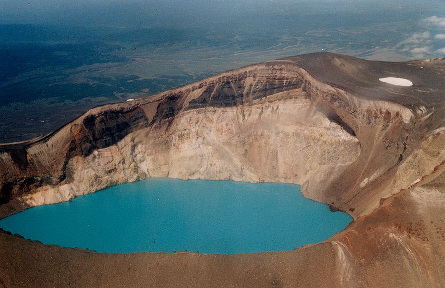 Вулкан Малый Семячик и кислое озеро