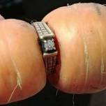 Пенсионерка нашла потерянное 13 лет назад обручальное кольцо на моркови