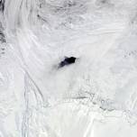 Ученые выяснили причину появления гигантской дыры в морском льду Антарктиды