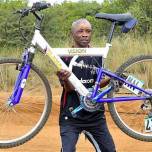 Африканец отбился от леопарда велосипедом
