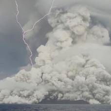 Извержение вулкана хунга-тонга-хунга-хаапай создало рекордную грозу