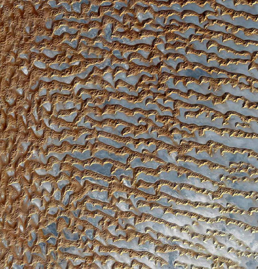 Одна треть поверхности Земли составляет пустыни. Наверху: Руб-эль-Хали – одна из крупнейших песчаных пустынь на земле по площади больше чем Франция. Она захватывает части Омана, Объединенных Арабских Эмиратов и Йемена. (US / Japan ASTER Science Team / NASA)