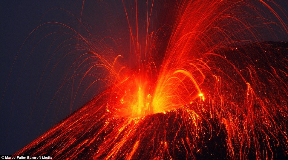 Новый вулкан на острове Раката, образовавшийся после извержения Кракатау в 1927 году, называют также Анак (Дитя) Кракатау.