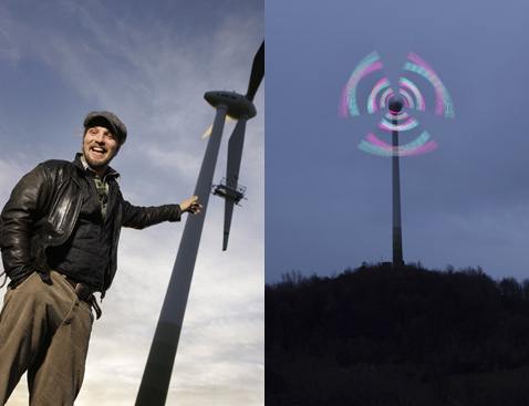 Данный ветряк (построенный в 1999 году) вращается с частотой 10-20 оборотов в минуту. Он вырабатывает 2,3 гигаватт-часа электричества в год, что примерно соответствует годовому потреблению 660 домохозяйств. Слева – Михаэль Пендри