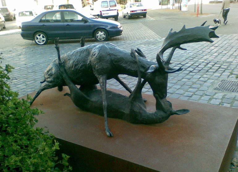 Памятник бельгийским лосям, занимающимся сексом