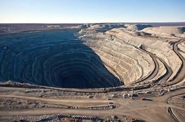 Удачная (англ. Udachnaya pipe) - крупнейшая кимберлитовая трубка и месторождение алмазов на севере Якутии в России.