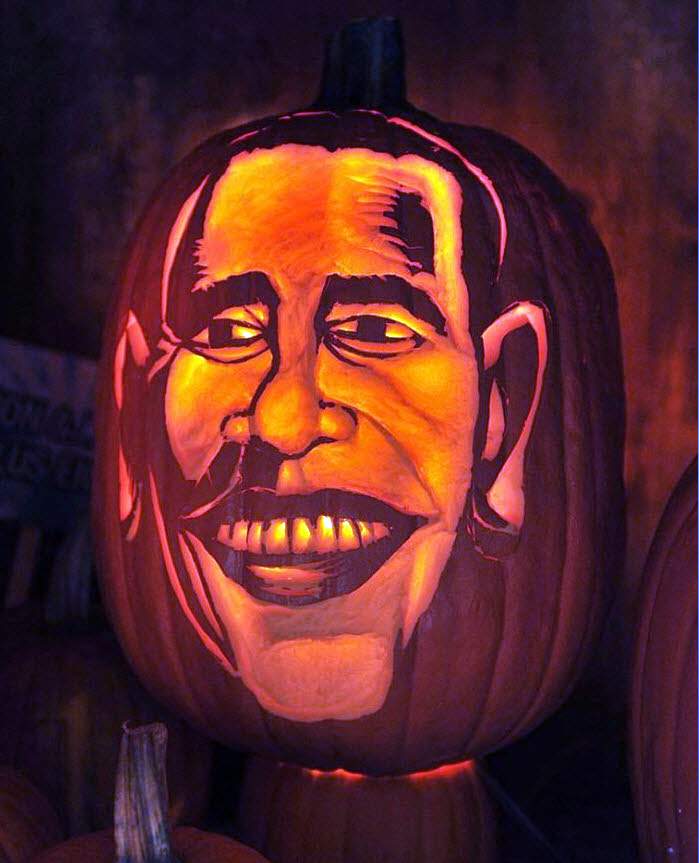 Тыква с карикатурным изображением Барака Обамы на ярмарке на улицах Манхэттена 23 октября. (Henry S. Dziekan III, Getty Images)