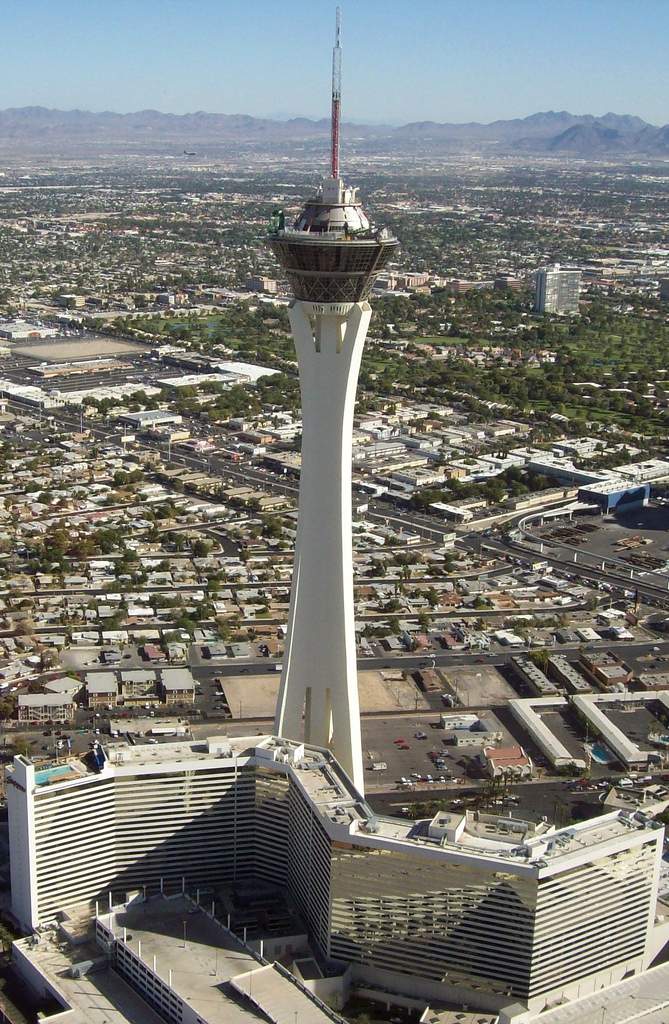 Аттракцион на знании Stratosphere Las Vegas, на высоте в 277 метров.