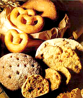Во Франции самый главный магазин — булочная. Согласно французским законам, даже самая маленькая деревня должна быть обеспечена свежим хлебом ежедневно. 