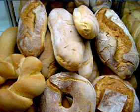 В 1266 году в Англии был принят закон контролирующий цену на хлеб, данный закон просуществовал 600 лет.