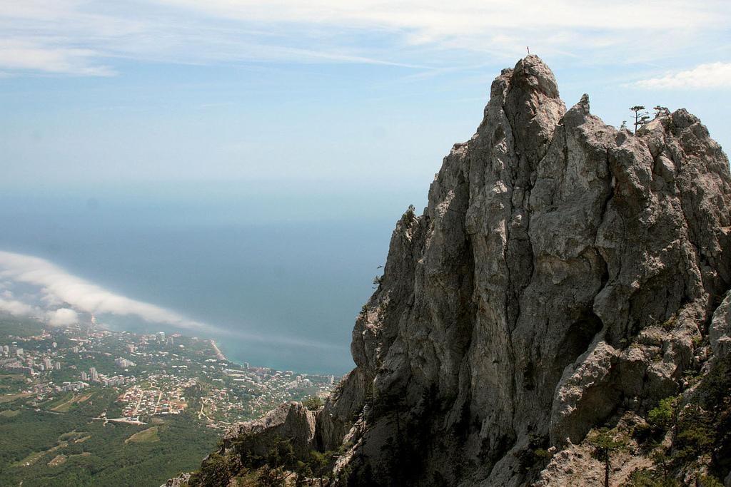 Ай-Петри (в переводе с греческого "Святой Пётр") - одна из красивейших вершин Главной гряды Крымских гор.