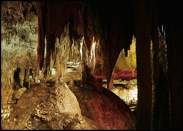 Сталактиты Мамонтовой пещеры в Кентукки, США (фото David Muench / Corbis).