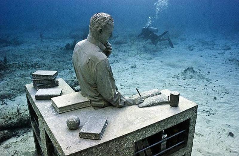 Подводный музей – один из способов сократить негативное влияние туризма на естественные коралловые рифы, так как скульптуры создают новую искусственную среду обитания для кораллов.