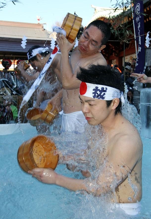 Праздничную церемонию провели в храме Канда Мёдзин. (Junko Kimura/Getty Images)