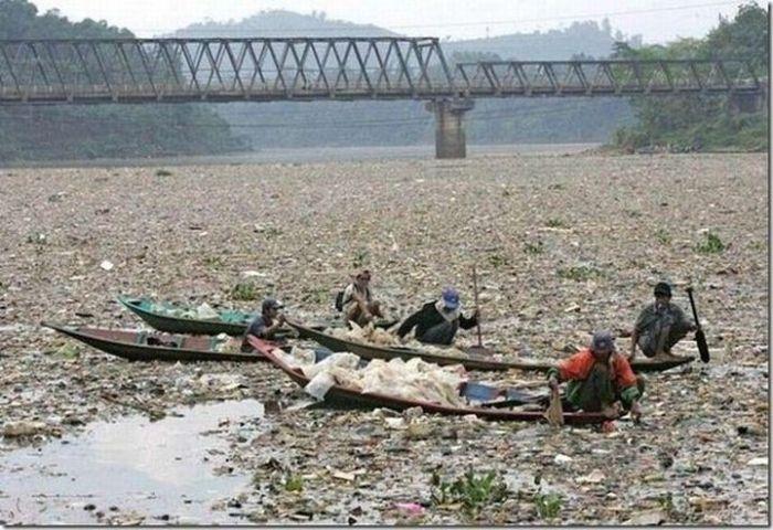 Замусоренные реки Азии