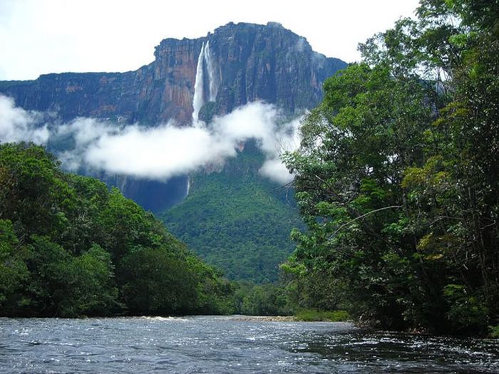 Анхель (исп. Salto Angel) — самый высокий в мире водопад