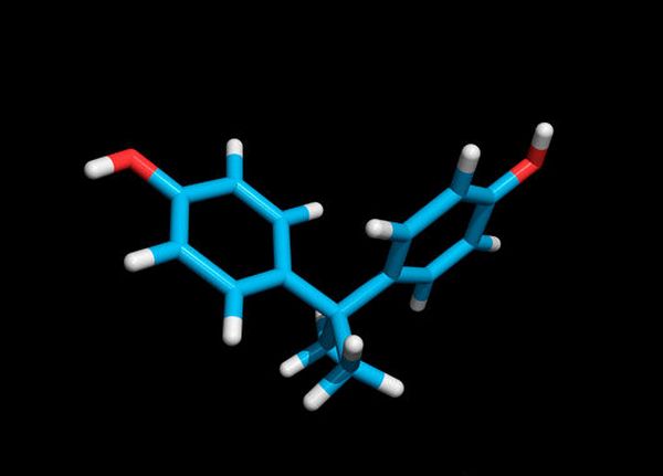 Схема молекулы бисфенола А. Бисфенол, один из основных компонентов пластмасс, может действовать как искусственный имитатор женского полового гормона эстрогена. 