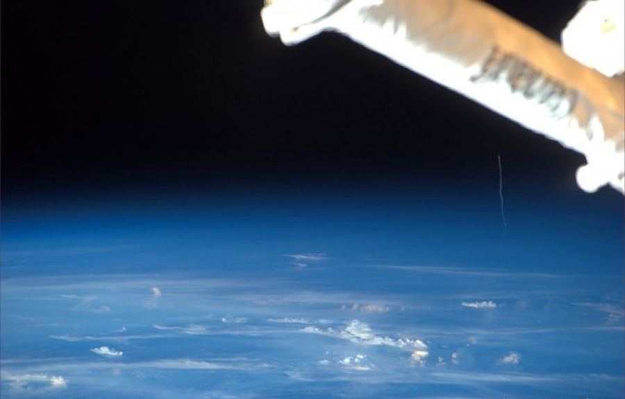 Земля в иллюминаторе от астронавта Паоло Несполи