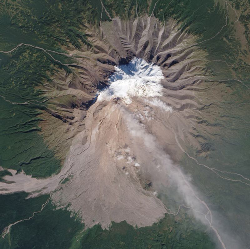 Земные вулканы, сфотографированные из космоса