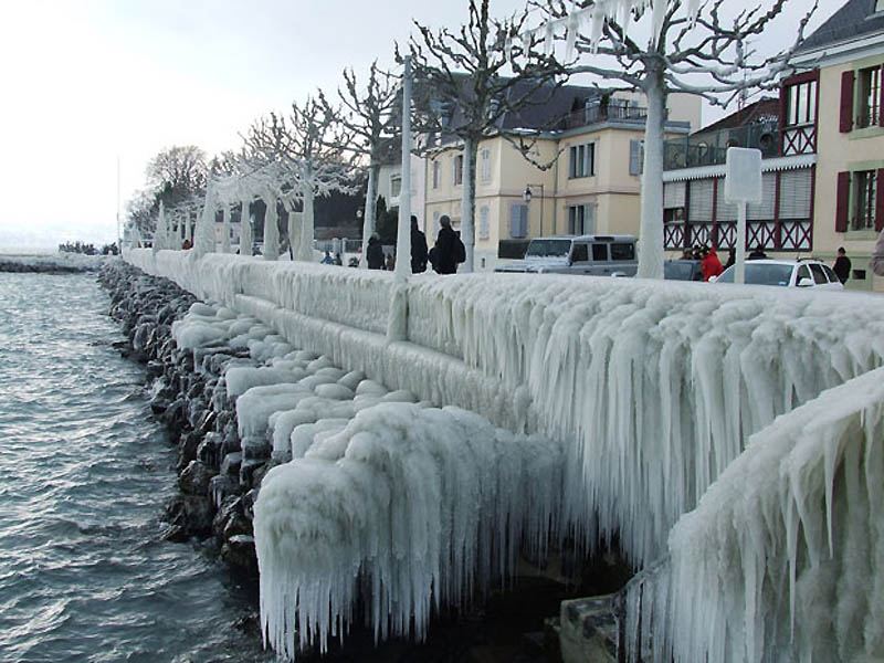 Ледяная красота Женевского озера