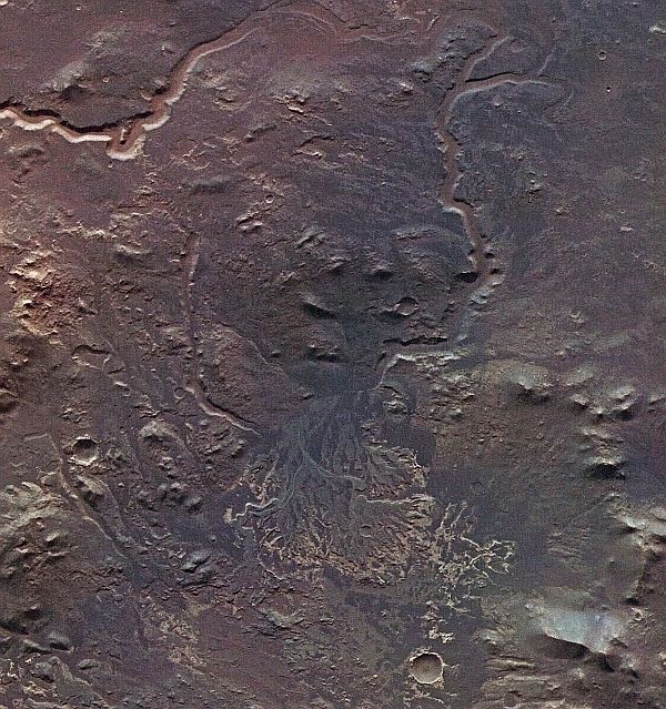 Рельеф, напоминающий речную дельту, в кратере Эберсвальде (фото ESA / DLR / FU Berlin, G. Neukum).