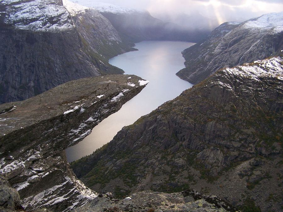 Горный выступ 'язык тролля' (Trolltunga) в Норвегии