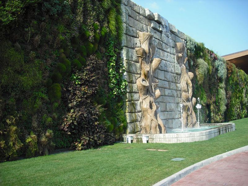 Вертикальный сад торгового центра Фиордалисо